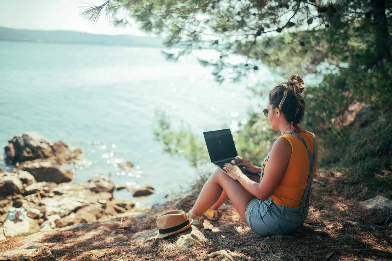 The Ultimate Digital Nomad Lifestyle and Travel Guide for 2025
